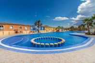 Swimming Pool Bungalow La Cala