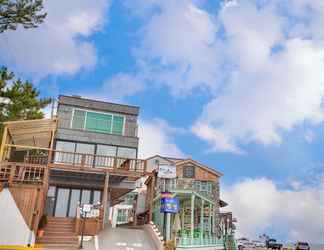 Exterior 2 Gangneung Seaview Pension