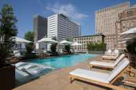 Swimming Pool The Laura Hotel, Houston Downtown, Autograph Collection