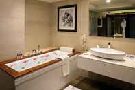 Toilet Kamar Barsana Boutique Hotel