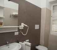 In-room Bathroom 7 4Rooms B&B Salerno