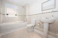 In-room Bathroom Elmcroft Court Serviced Apartments