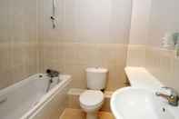 Toilet Kamar Copthorne Court Serviced Apartments