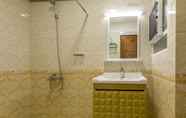 In-room Bathroom 5 Metro Port City Hotel