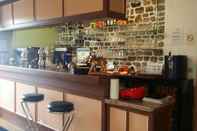 Bar, Cafe and Lounge Les Closeaux Phil