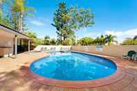Swimming Pool Holiday Resort Apts in Surfers Paradise