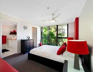 Bedroom 2 Holiday Resort Apts in Surfers Paradise