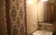 In-room Bathroom 7 Temple Miletos Spa Hotel