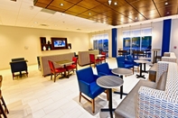 บาร์ คาเฟ่ และเลานจ์ Holiday Inn Express & Suites Perryville, an IHG Hotel