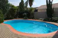 Swimming Pool Pebble Fountain Guesthouse