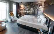 Bedroom 7 V8 Hotel Motorworld Region Stuttgart, BW Premier Collection