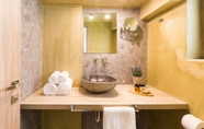 Toilet Kamar 2 Cressa Suites - Adults Only