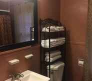 In-room Bathroom 7 JARVIS Edgewater Park & Beach 5BD Villa