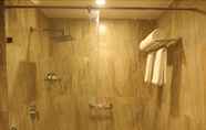 In-room Bathroom 5 Hotel Natraj