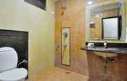 In-room Bathroom 3 Hotel Geeson