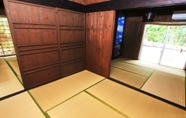 Kamar Tidur 2 RYUKYUKOMINKA SHINASAKI