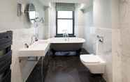 Toilet Kamar 3 Kinnettles Hotel and Spa