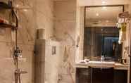 In-room Bathroom 3 Radisson Lucknow City Center