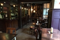 บาร์ คาเฟ่ และเลานจ์ The Leicester Arms