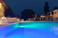 สระว่ายน้ำ Hotel Novecento