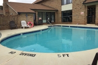 Swimming Pool Days Inn by Wyndham King/Winston Salem Area