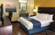 Bedroom 7 Days Inn by Wyndham King/Winston Salem Area