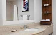 In-room Bathroom 7 Delta Hotels by Marriott Burlington