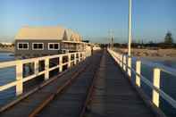 Swimming Pool Busselton Backpackers