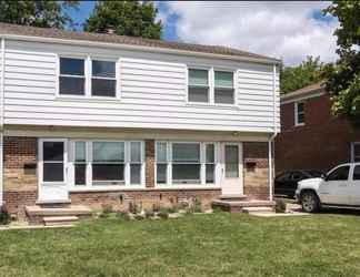 Exterior 2 Two Bedroom West Stadium Bungalow - Unit 522