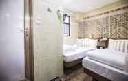 Kamar Tidur 7 Happy Peach Guest House