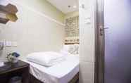 Kamar Tidur 6 Happy Peach Guest House