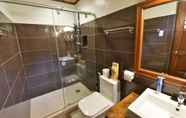 In-room Bathroom 5 Nauvoo Farm Resort