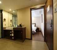 In-room Bathroom 4 Metropolo Xuzhou Pengcheng Square Golden Shield Hotel