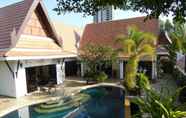 Kolam Renang 4 VIP Chain Resort Pool Villa