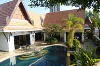 สระว่ายน้ำ VIP Chain Resort Pool Villa