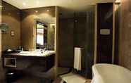In-room Bathroom 4 Zhengzhou Jianguo Hotel