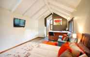 Bilik Tidur 3 Airlie Beach Eco Cabins - Adults only