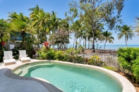 Swimming Pool Reeflections Beachfront Holiday House