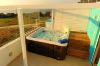 Entertainment Facility Seabreeze Villa - with Jacuzzi & heated pool