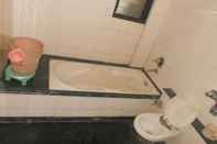 In-room Bathroom Hotel Pooja International