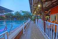 สระว่ายน้ำ Ruenchan Resort at Khao Phanom
