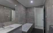 Toilet Kamar 4 Epsom on Swan B&B - Adults Only