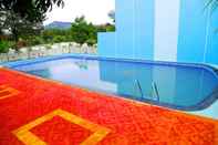 Kolam Renang Hotel Hills