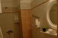 In-room Bathroom Hotel Ikaros