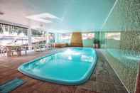 Swimming Pool Hotel Sandrini