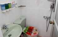 In-room Bathroom 5 Man Lai Wah Resort
