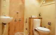 In-room Bathroom 4 Grande Inn