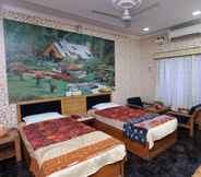 Kamar Tidur 7 Trishul Hotel