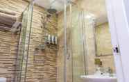 In-room Bathroom 4 Meridian Serviced Apartments