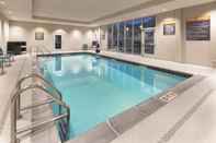 Swimming Pool La Quinta Inn & Suites by Wyndham Terre Haute